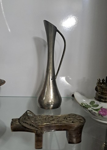 Gri ve Altın Renkli İnce Kulplu Vazo
