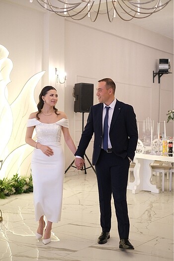 Diğer Söz, nişan elbisesi
