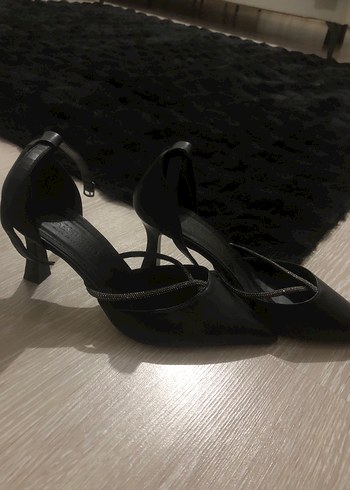 Siyah Yılan Desenli Topuklu Kadın Ayakkabı