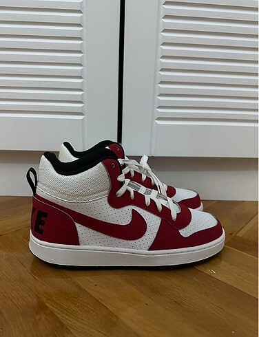 Nike court borough mid