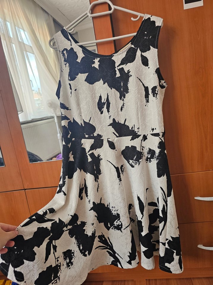 Siyah Beyaz Midi Desenli Kadın Elbise - Görsel 2