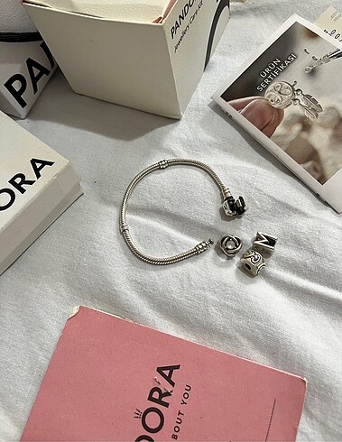 Beden Pandora M Harf Charm