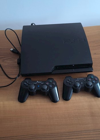 Sony PlayStation 3 Oyun Konsolu ve İki Kontrolör