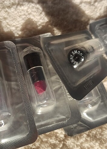 Avon mini ruj