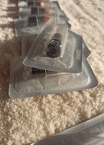 Avon mini ruj