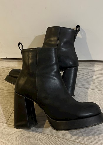 40 Beden Siyah Deri Gotik Topuklu Kadın Bot