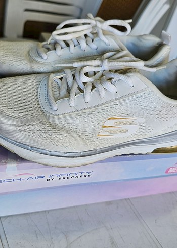 Skechers 37