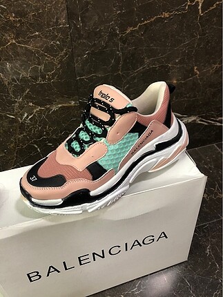 Balenciaga son 37 numara başka yok