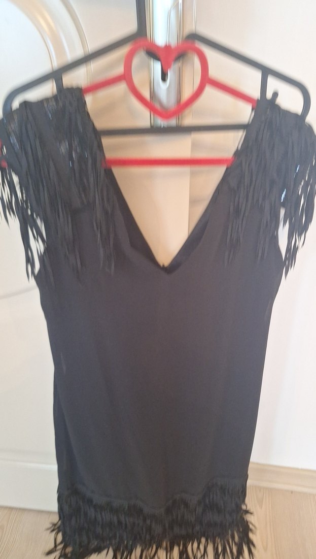 Püsküllü V Yaka Siyah Mini Elbise - Görsel 2