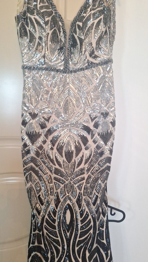 Dantel Detaylı V Yakalı Uzun Gri Abiye - Görsel 3