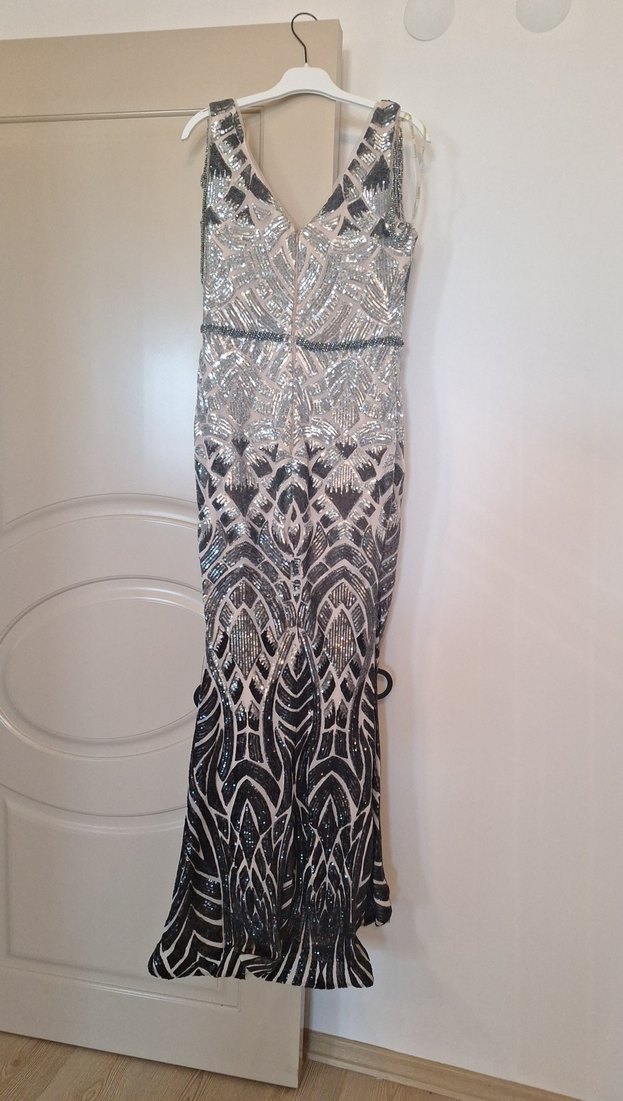 Dantel Detaylı V Yakalı Uzun Gri Abiye - Görsel 5