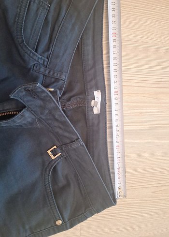 Koyu yeşil ince kot pantolon - Görsel 3