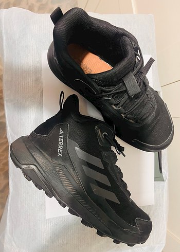 Adidas 37