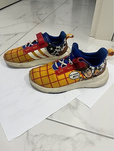 Adidas oyuncaklar spor ayakkabısı