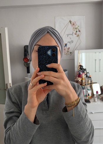 Gri büzgülü salaş tesettür bone - Görsel 2
