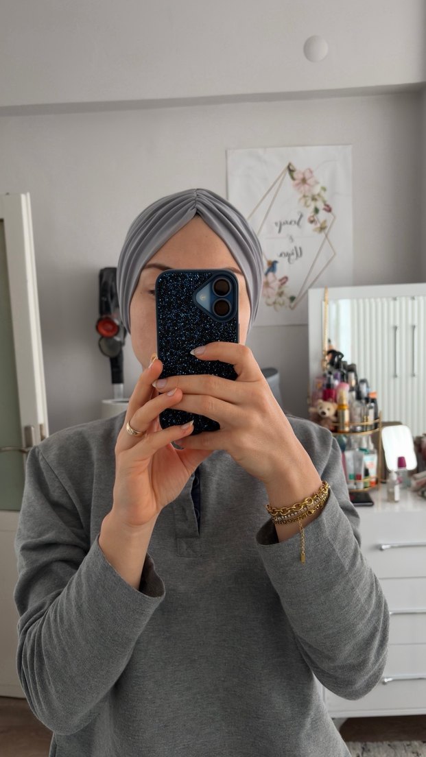 Gri büzgülü salaş tesettür bone - Görsel 2