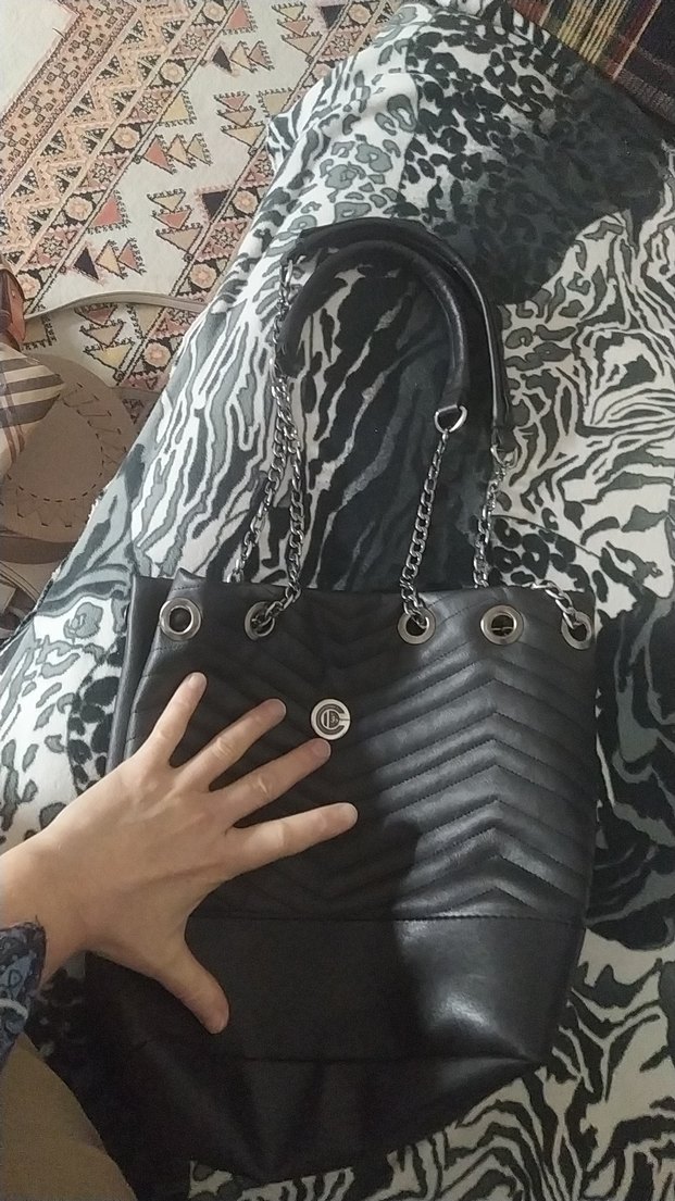 Zincir Detaylı Siyah Yılan Desenli Deri Çanta - Görsel 2