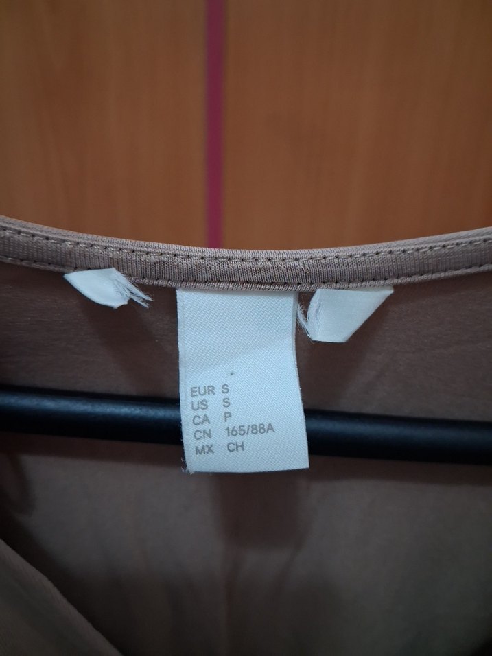 V Yaka Kısa Kollu Bej Hamile Bluzu - Görsel 2