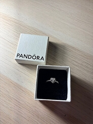 Pandora kalpli yüzük