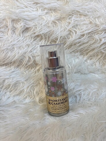 Bath And Body Works Snowflake & Cashmere Vücut spreyi