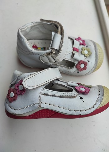 Çiçekli Beyaz Kız Bebek İlk Adım Ayakkabısı
