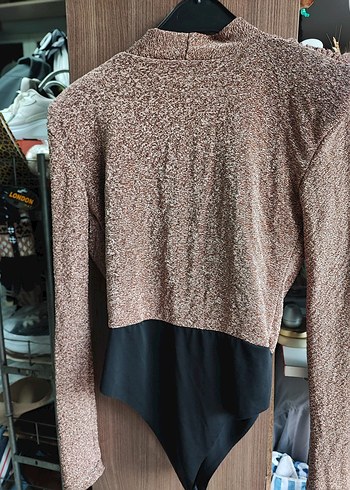 Kahverengi V Yakalı Drapeli Kadın Bluz - Görsel 3