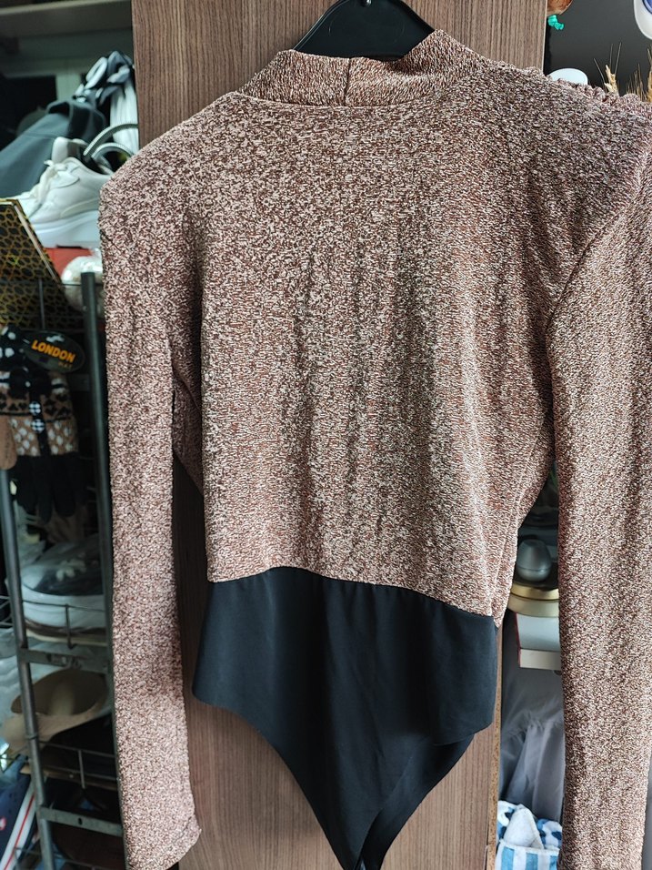 Kahverengi V Yakalı Drapeli Kadın Bluz - Görsel 3