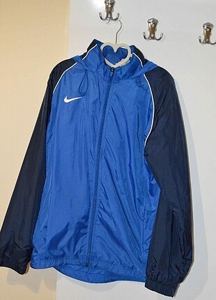 Nike yağmurluk