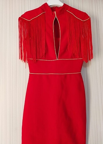 Dar kırmızı elbise - Görsel 3