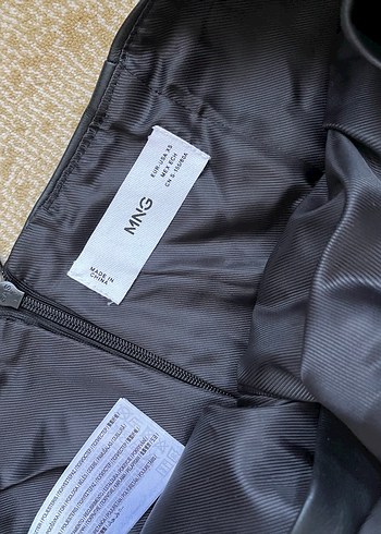 Mango yırtmaçlı Siyah Deri Etek - Görsel 3