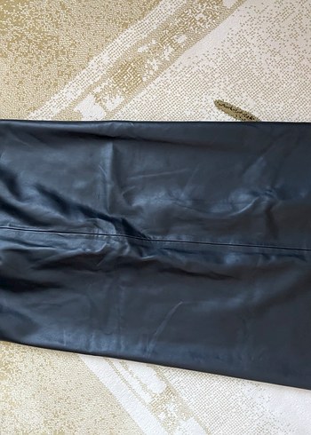 Mango yırtmaçlı Siyah Deri Etek - Görsel 4