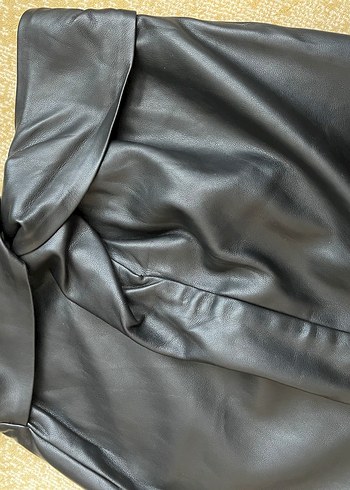 Mango yırtmaçlı Siyah Deri Etek - Görsel 2