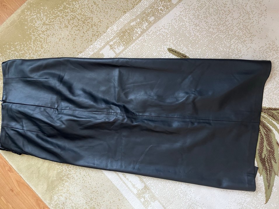 Mango yırtmaçlı Siyah Deri Etek - Görsel 4