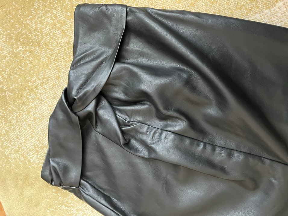 Mango yırtmaçlı Siyah Deri Etek - Görsel 2