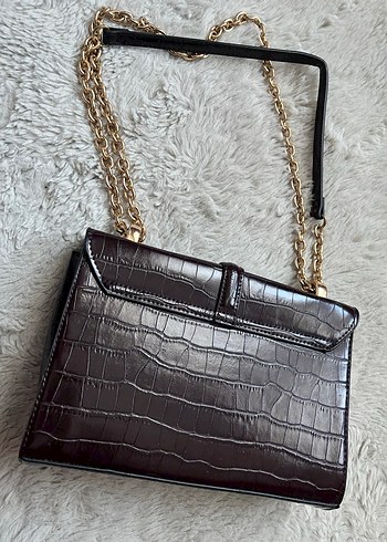 Zincir Detaylı bordo Yılan Desenli Deri Çanta - Görsel 4