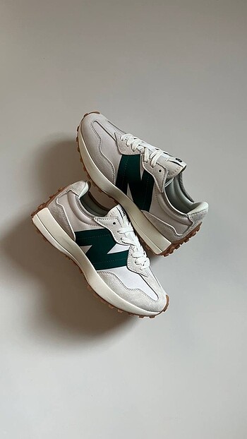37 Beden new balance 327 ayakkabı