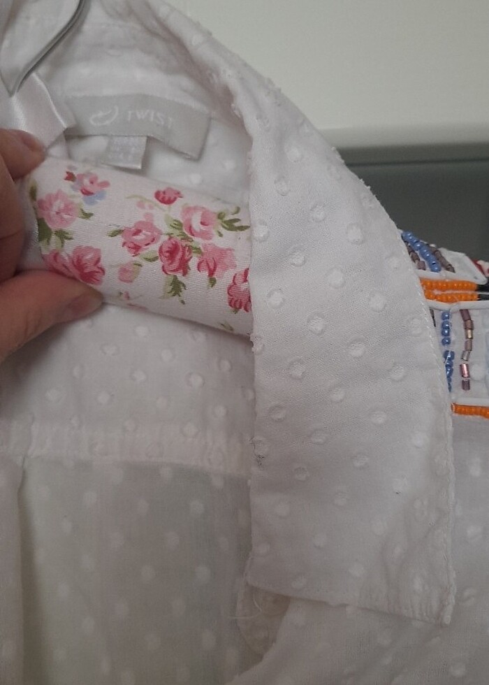 Twist işlemeli gömlek - Görsel 3