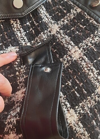 42 Beden Az giyilmis,temizdir.