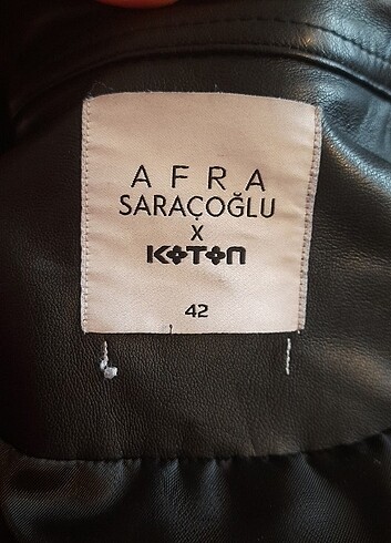 42 Beden siyah Renk Az giyilmis,temizdir.