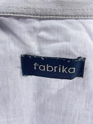 m Beden beyaz Renk Fabrika Gömlek %70 İndirimli.
