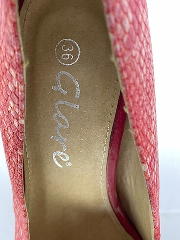 36 Beden kırmızı Renk PreLoved Platform %70 İndirimli.
