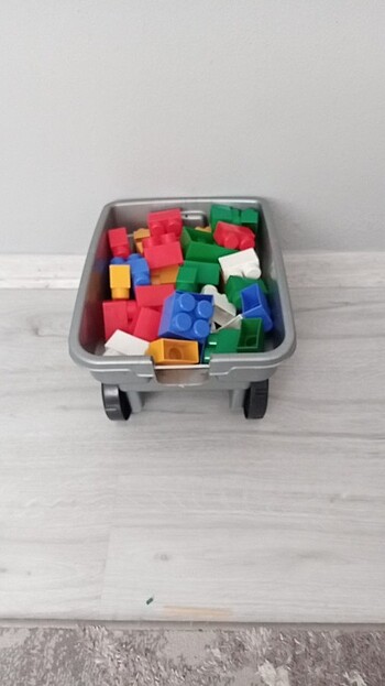 Beden LEGO ve ? arabası