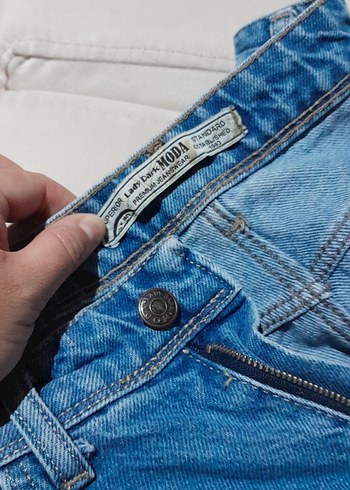 Yırtık Detaylı Mavi Midi Boy Kadın Kot Pantolon - Görsel 3