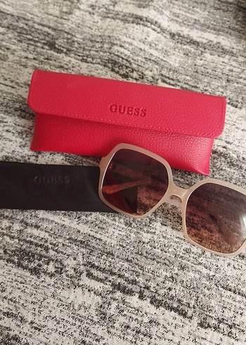 Parlak Guess Kadın Güneş Gözlüğü