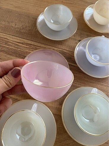Arcopal Fransız opal 80 yıllık fincan takımı