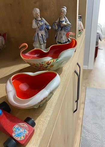 Kırmızı İç Yüzeyli Dekoratif Kuğu Figürlü Kase - Görsel 3