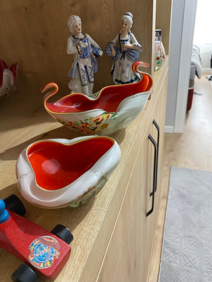 Kırmızı İç Yüzeyli Dekoratif Kuğu Figürlü Kase - Görsel 3