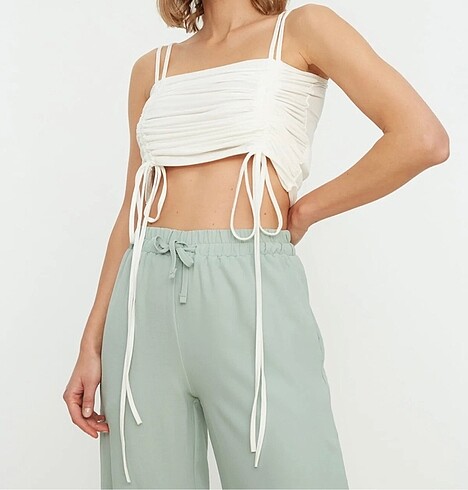 Trendyol & Milla Trendyolmilla Ekru Crop Bluz
