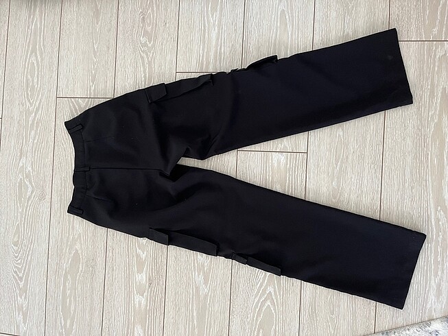 Stradivarius stradivarius kumas kargo seklinde pantolon