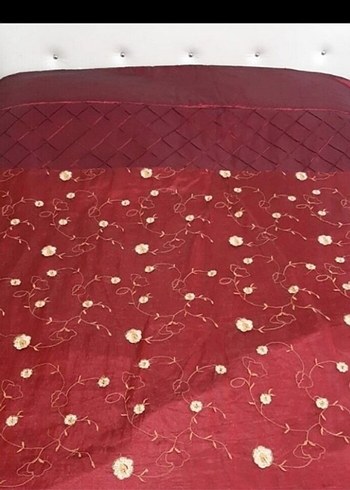 Bordo İşlemeli Parlak Yatak Örtüsü - Görsel 4